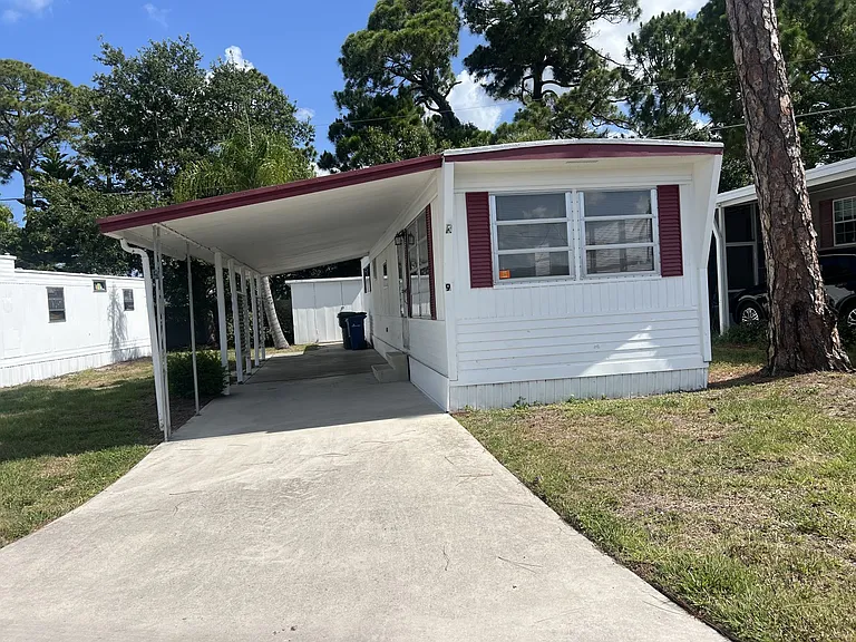8705 S Tamiami Trl #9 — Photo 1