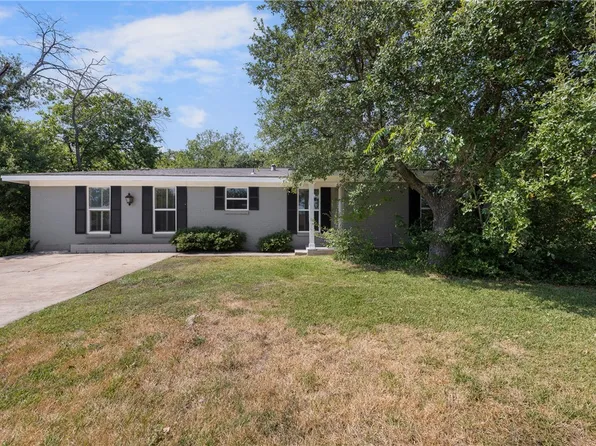 2404 Burton Dr, Bryan, TX 77802