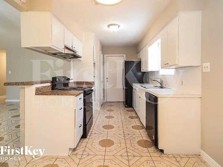 5614 Rivergate Dr — Photo 4