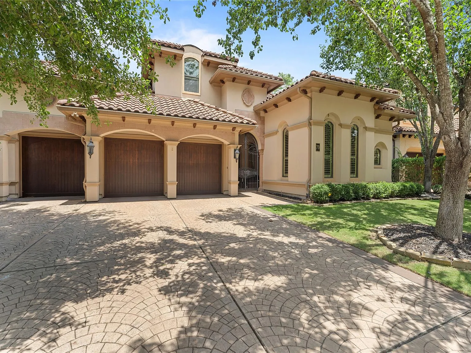 4 bed, 4.5 bath, 4414 sqft, $12,500 — Photo 1