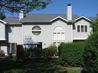 8304 Highpoint Cir UNIT D, Darien, IL