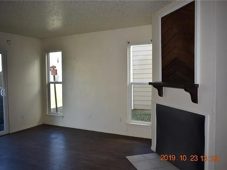 1908 W Loop #A — Photo 6