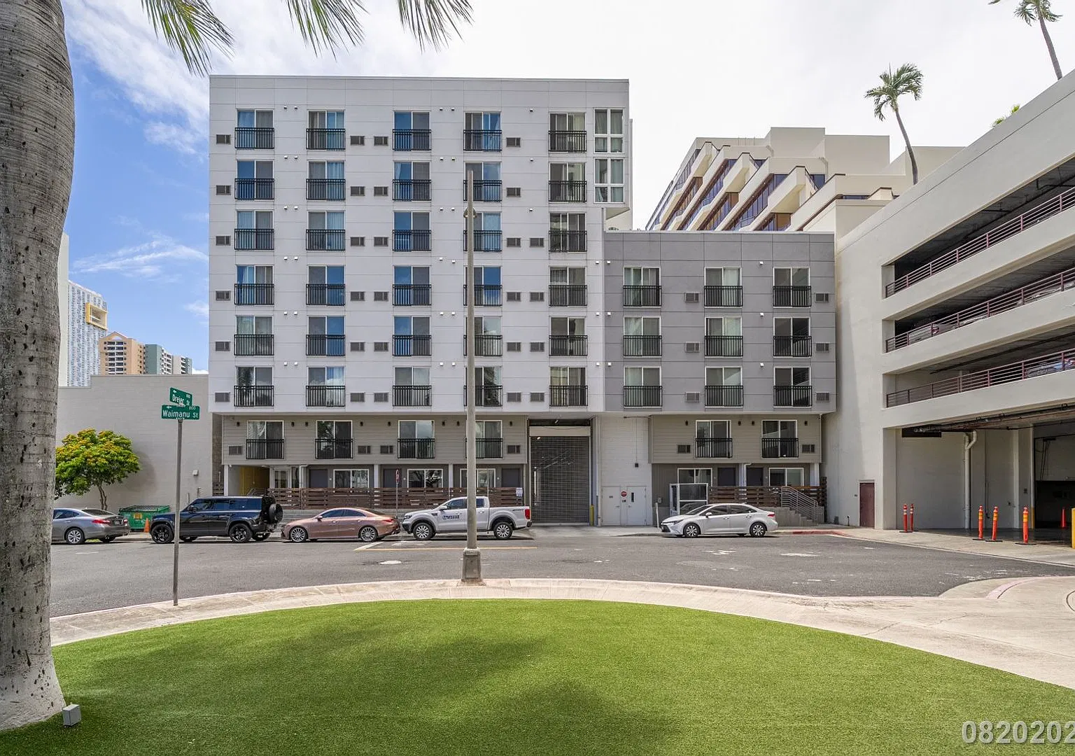 $2400 / 1 Bed / 1 Bath / 1 Parking In Kakaako — Photo 1