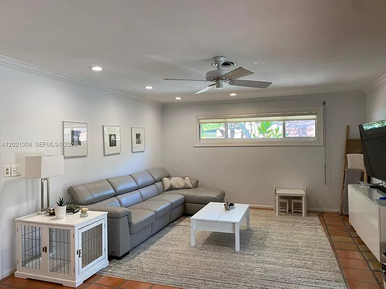 8100 SW 142nd Ter — Photo 4