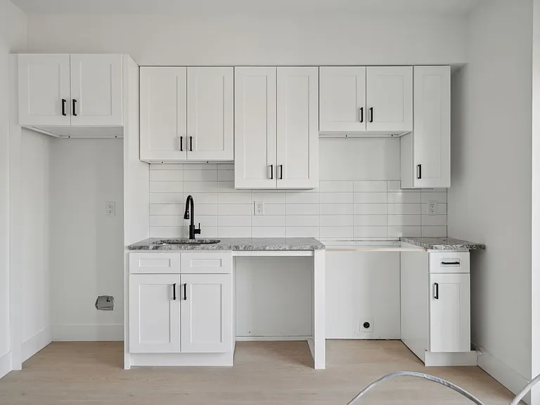 2400 W Montgomery Ave — Photo 14