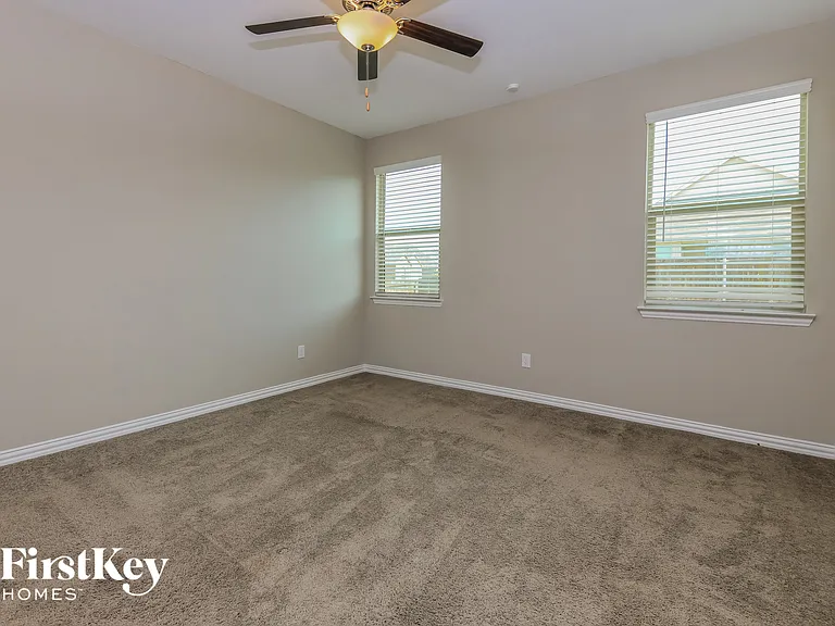 2144 Clarion Dr — Photo 8