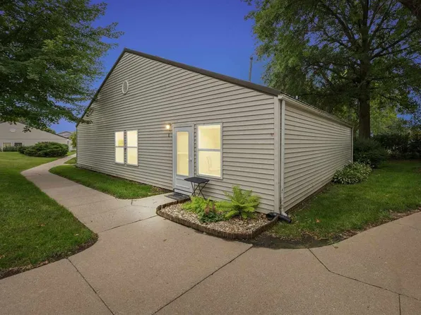 1220 Village Rd APT 1, Iowa City, IA 52240