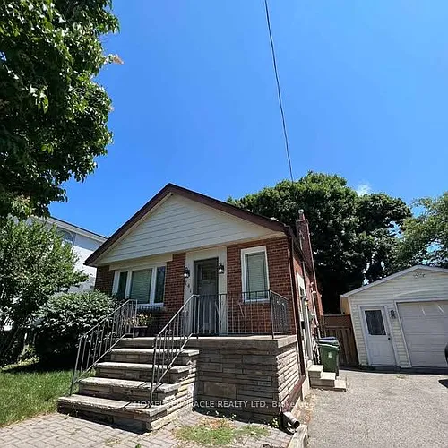 141 Bexhill Ave Photo 1