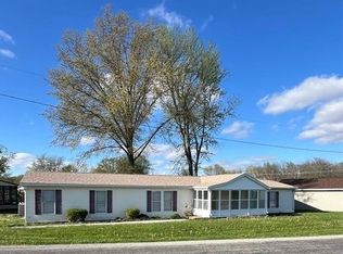 25 Lakeview Dr, Neoga, IL 62447