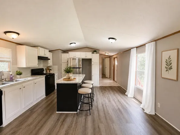 102 Western Way, Holiday Lakes, TX 77515
