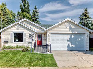 4520 35th Ave NW, Edmonton, AB T6L3P9