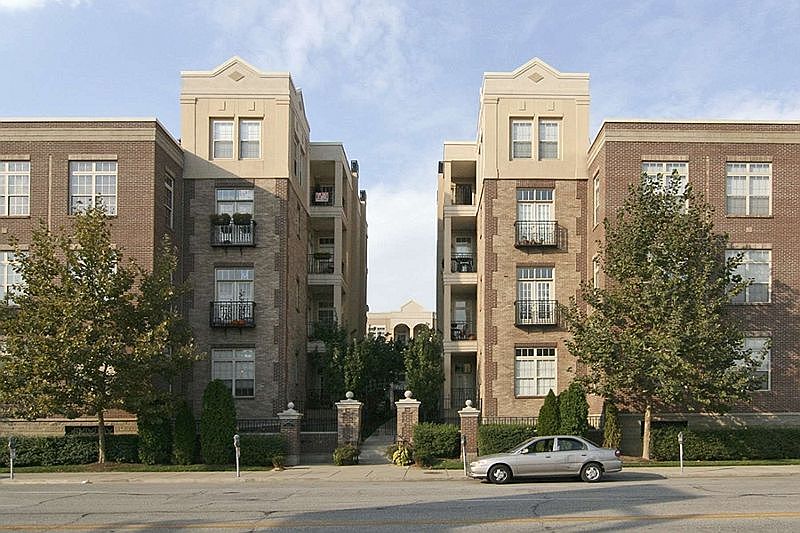 1st image of 450 E Ohio St APT 222