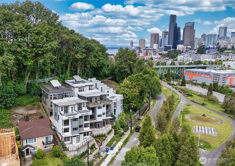 3rd image of 1019 Sturgus Avenue S #B