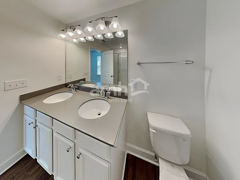 1018 Walden Pond Dr — Photo 17