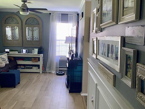 4th image of 472 Darwen Drive