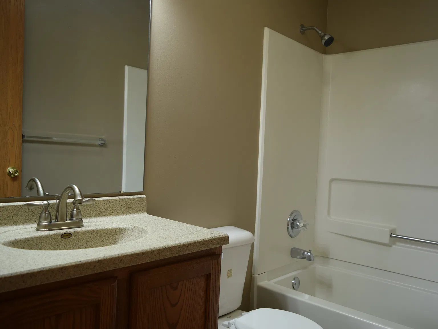 3 bed, 1160 sqft, $2,000 — Photo 4