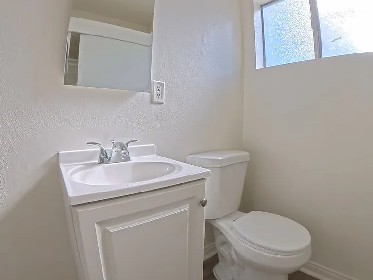 Laurel Cyn 6820 — Photo 14