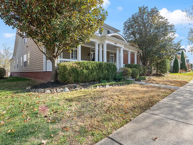 614 Patriot Ln — Photo 3
