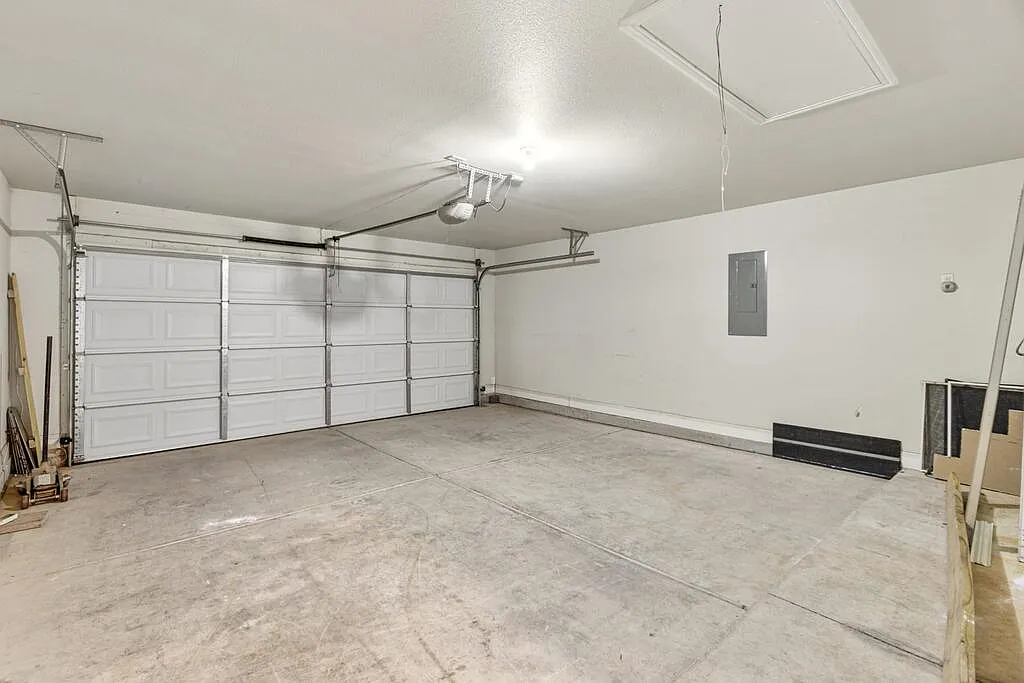 3 bed, 2.0 bath, 1444 sqft, $2,400 — Photo 4