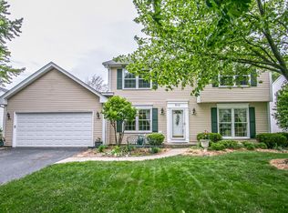 910 Canyon Run Rd, Naperville, IL 60565