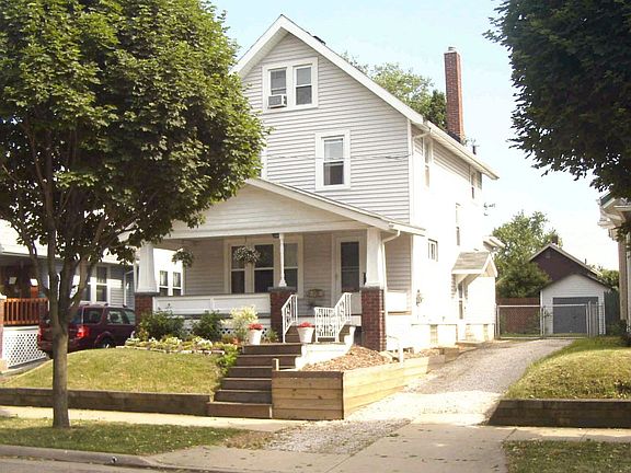 2nd image of 1742 Adelaide Blvd