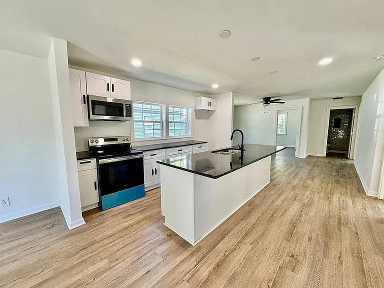 351 Fox St SW — Photo 4