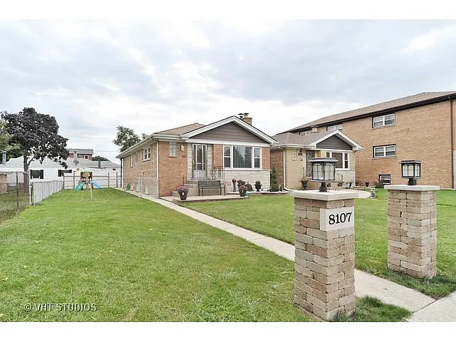 8107 W Irving Park Rd photo 1