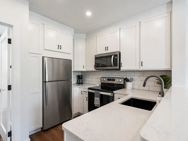 208 Gillis St #13 — Photo 13