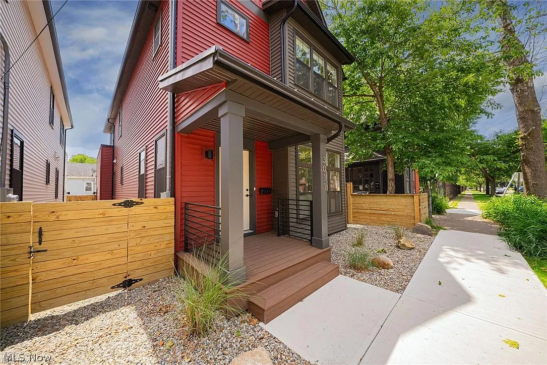 3 bed, 2.5 bath, 1900 sqft, $3,750 — Photo 1