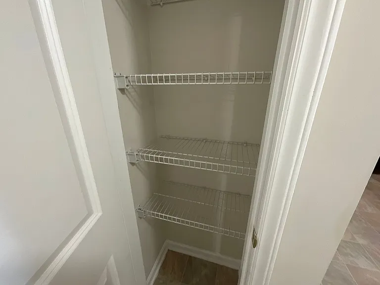 Meridian Park Apartments — Photo 122