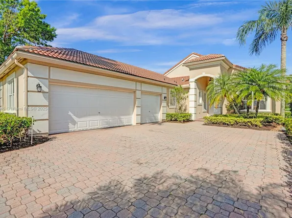 8246 S Spyglass Dr, West Palm Beach, FL 33412