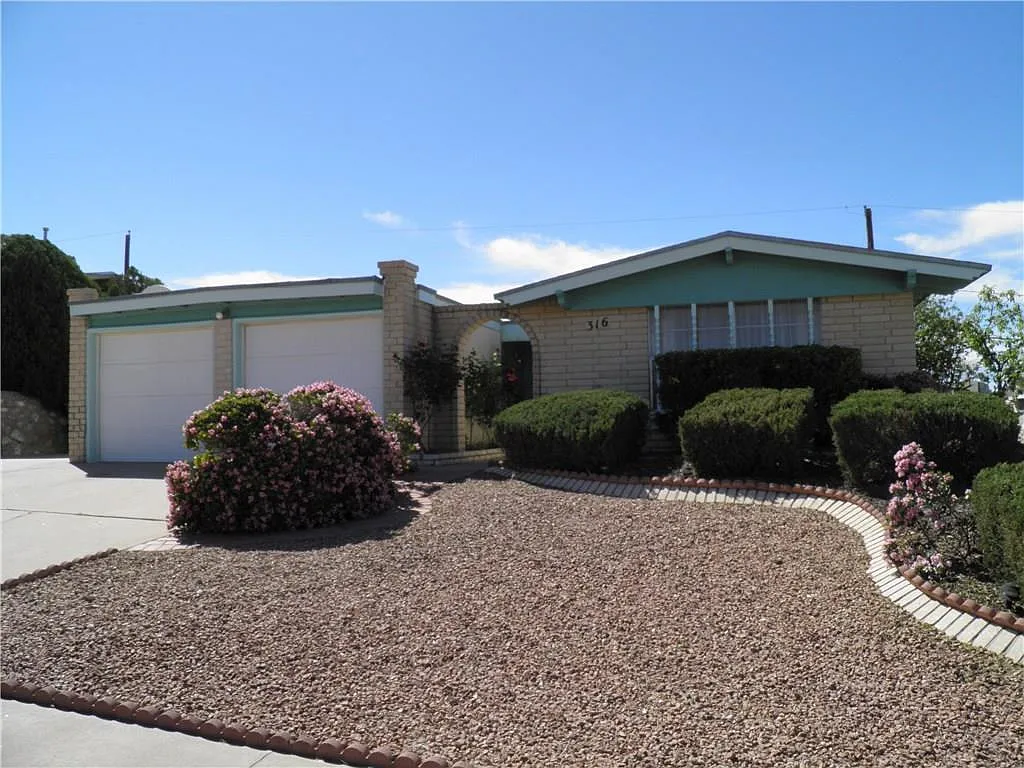 3 bed, 2.0 bath, 1292 sqft, $1,550 — Photo 2