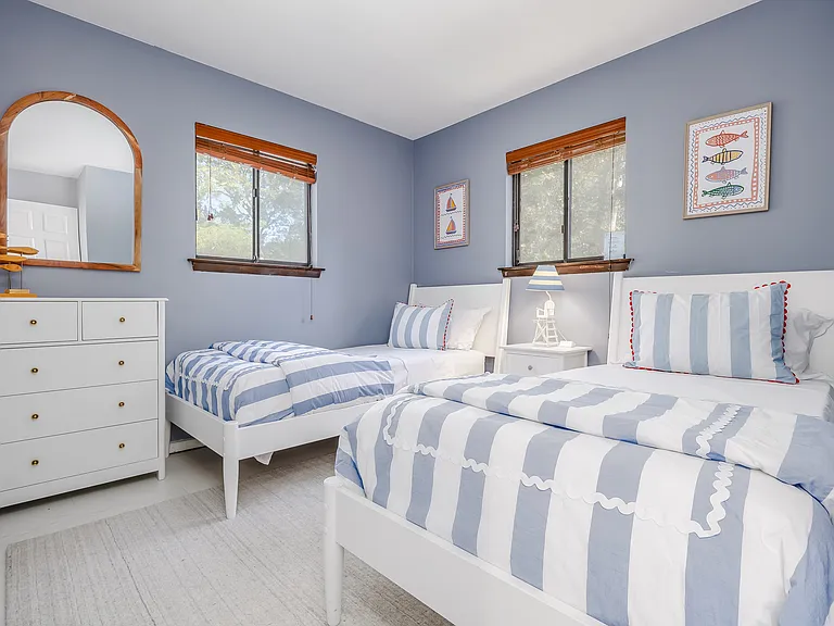 76 Manor Ln S — Photo 13