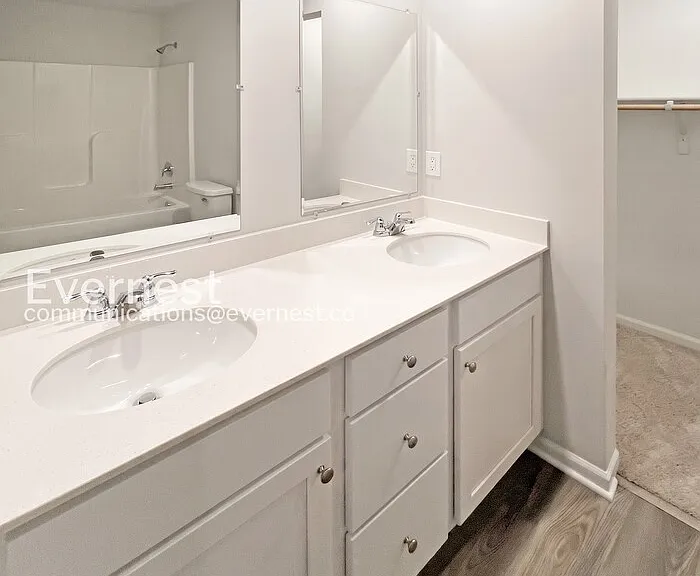 4033 Highland Ave — Photo 8