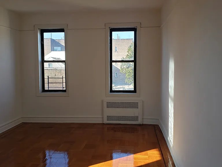 2245 E 19th St #D7 — Photo 3