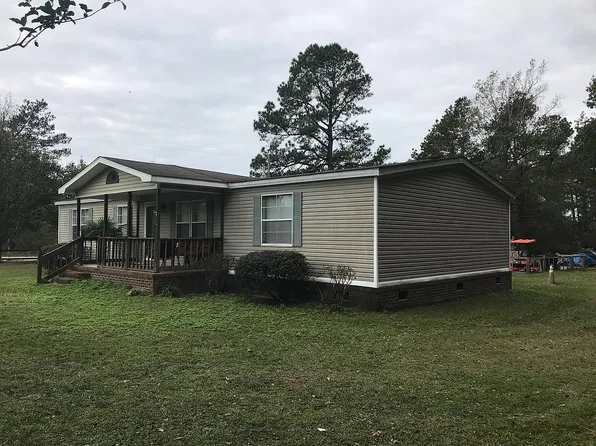 208 Loop Rd, Burgaw, NC 28425