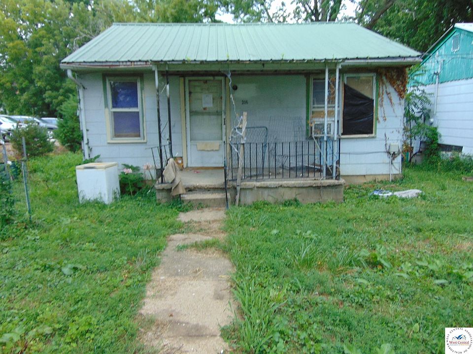 2nd image of 208 N Montgomery St