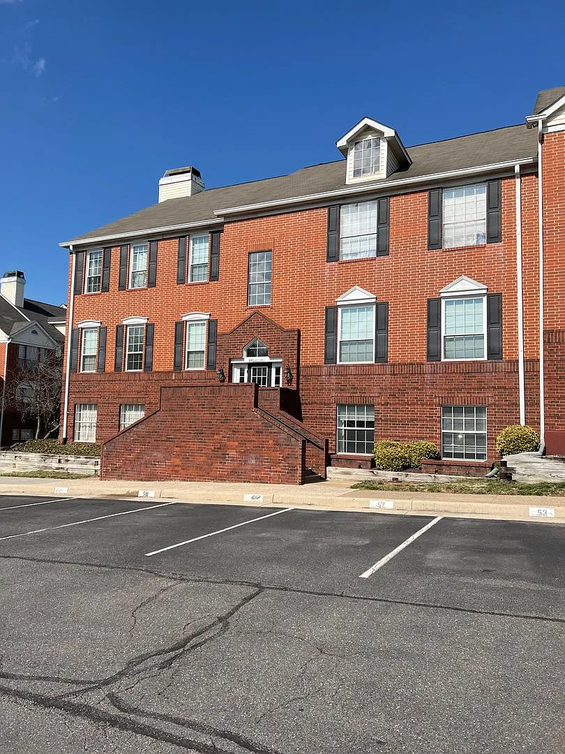 Building Photo - 668 Gateway Dr SE #404