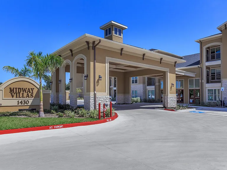 Midway Villas Apartments — Photo 8