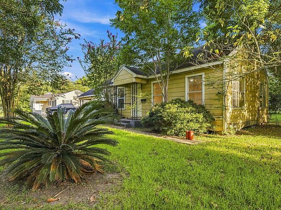 2nd image of 1914 Oaklawn Dr