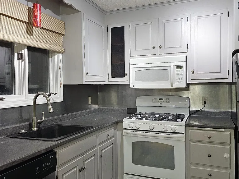 49 Woodland St #E — Photo 14