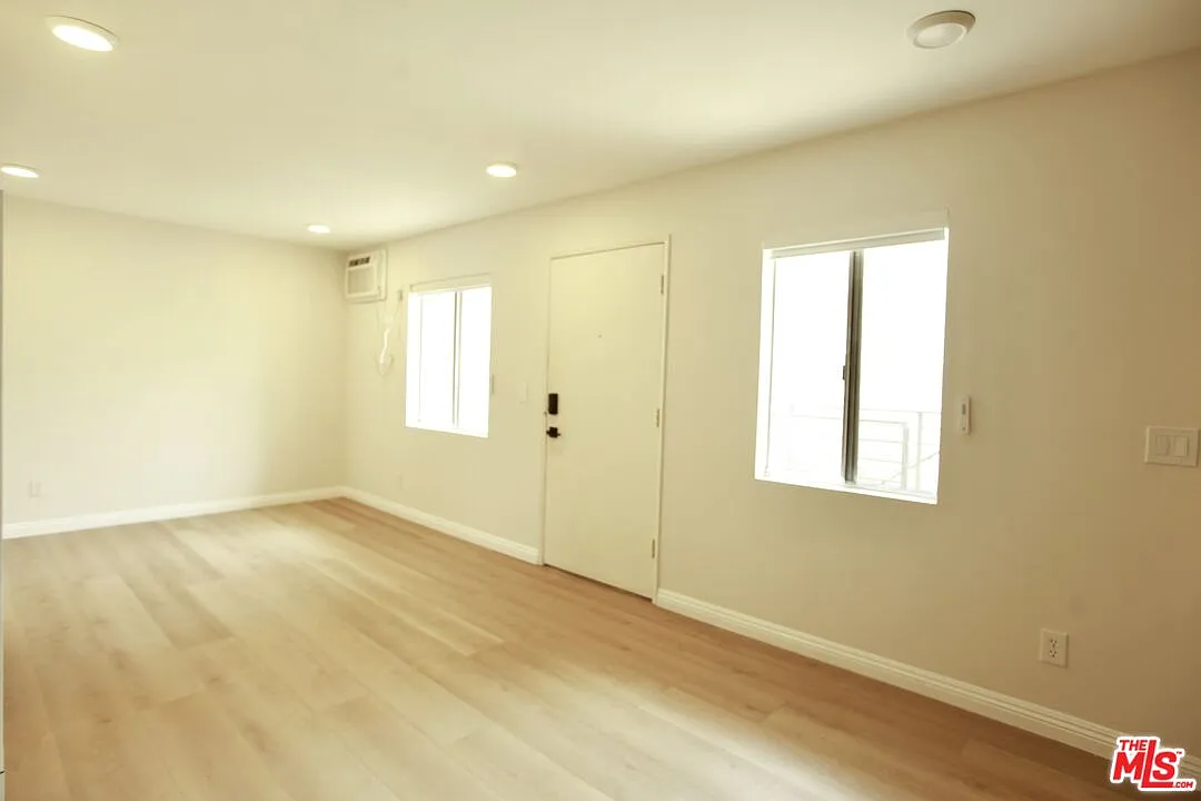 2 bed, 2.0 bath, 750 sqft, $2,595 — Photo 2