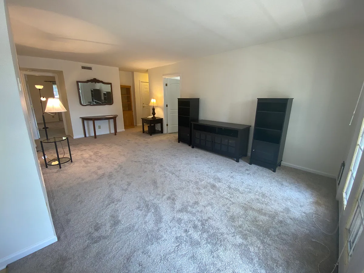 Building Photo - 1244 Villa Ln #F