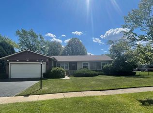 53 Braemar Dr, Elk Grove Village, IL 60007