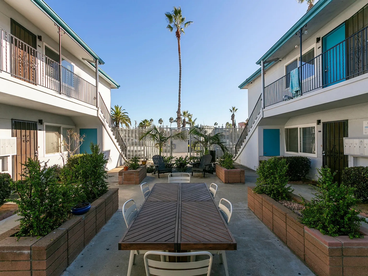 Ocean Palms Apartments — Photo 1