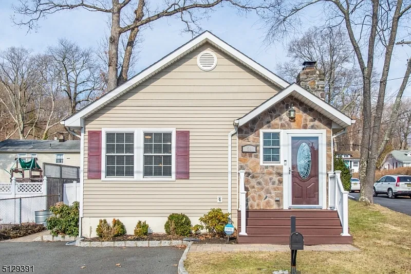 2 bed, 1.5 bath, $3,500 — Photo 1