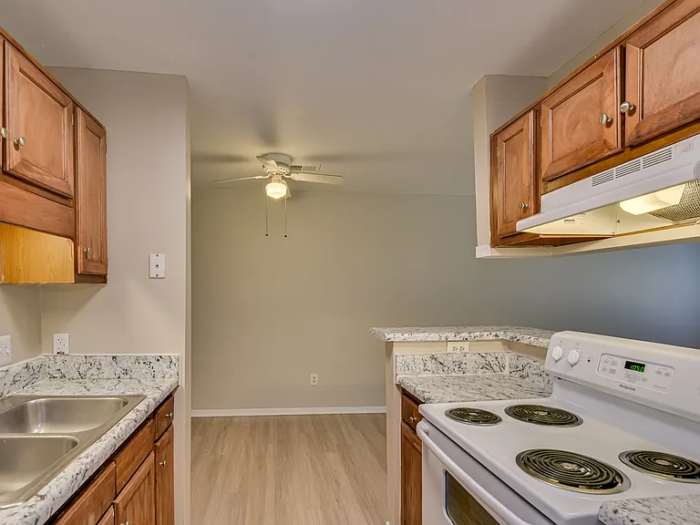 Hunters Run Apartments — Photo 31