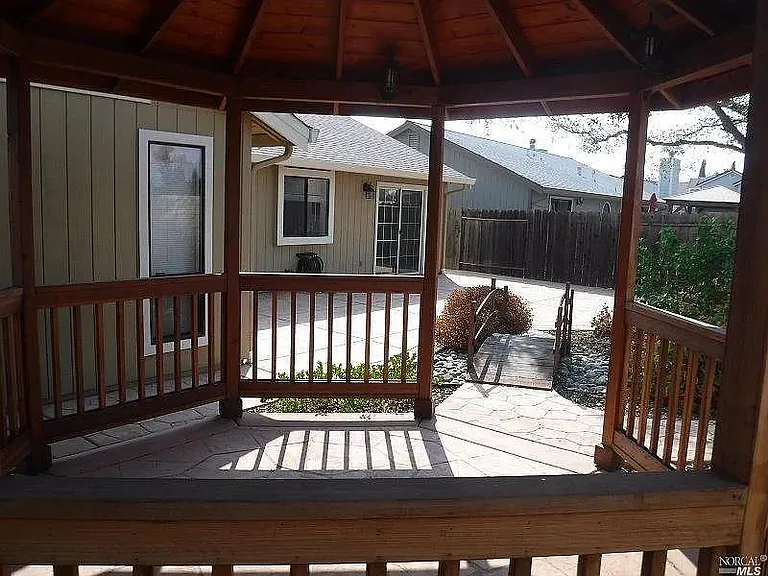 312 Larkspur Dr — Photo 7