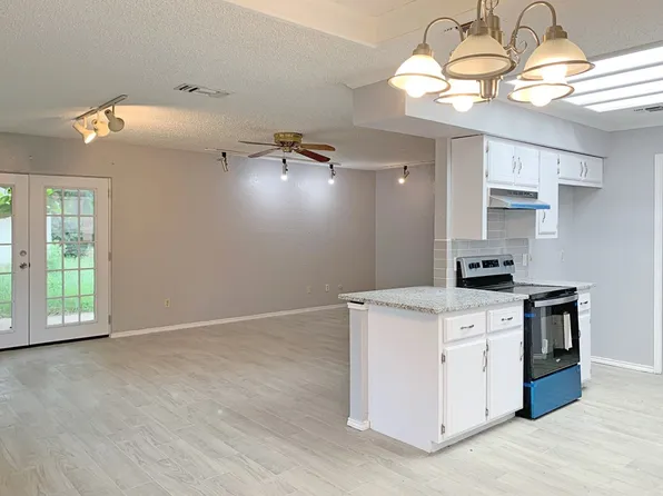 403 Dow Ross Blvd, Duncanville, TX 75116