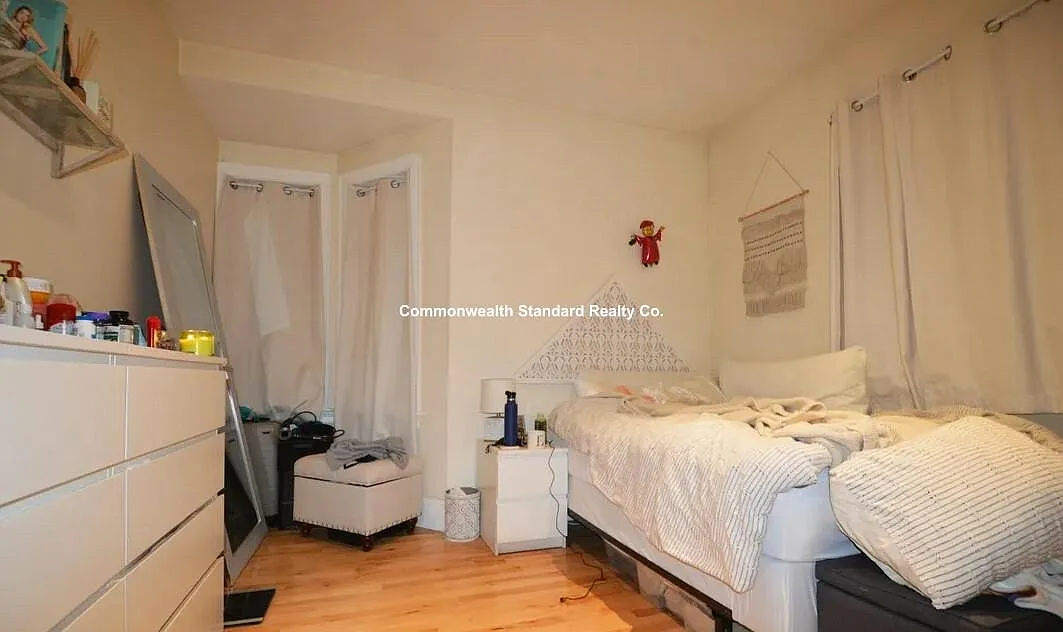 4 bed, 2.0 bath, 1350 sqft, $4,800 — Photo 4